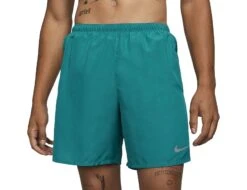 Nike - Challenger 7IN Shorts - Blauer Short